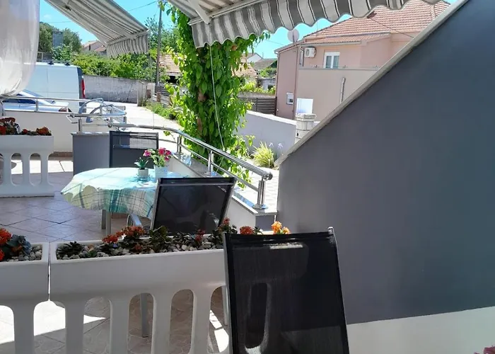Apartament Sime *