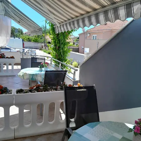 Apartament Sime *